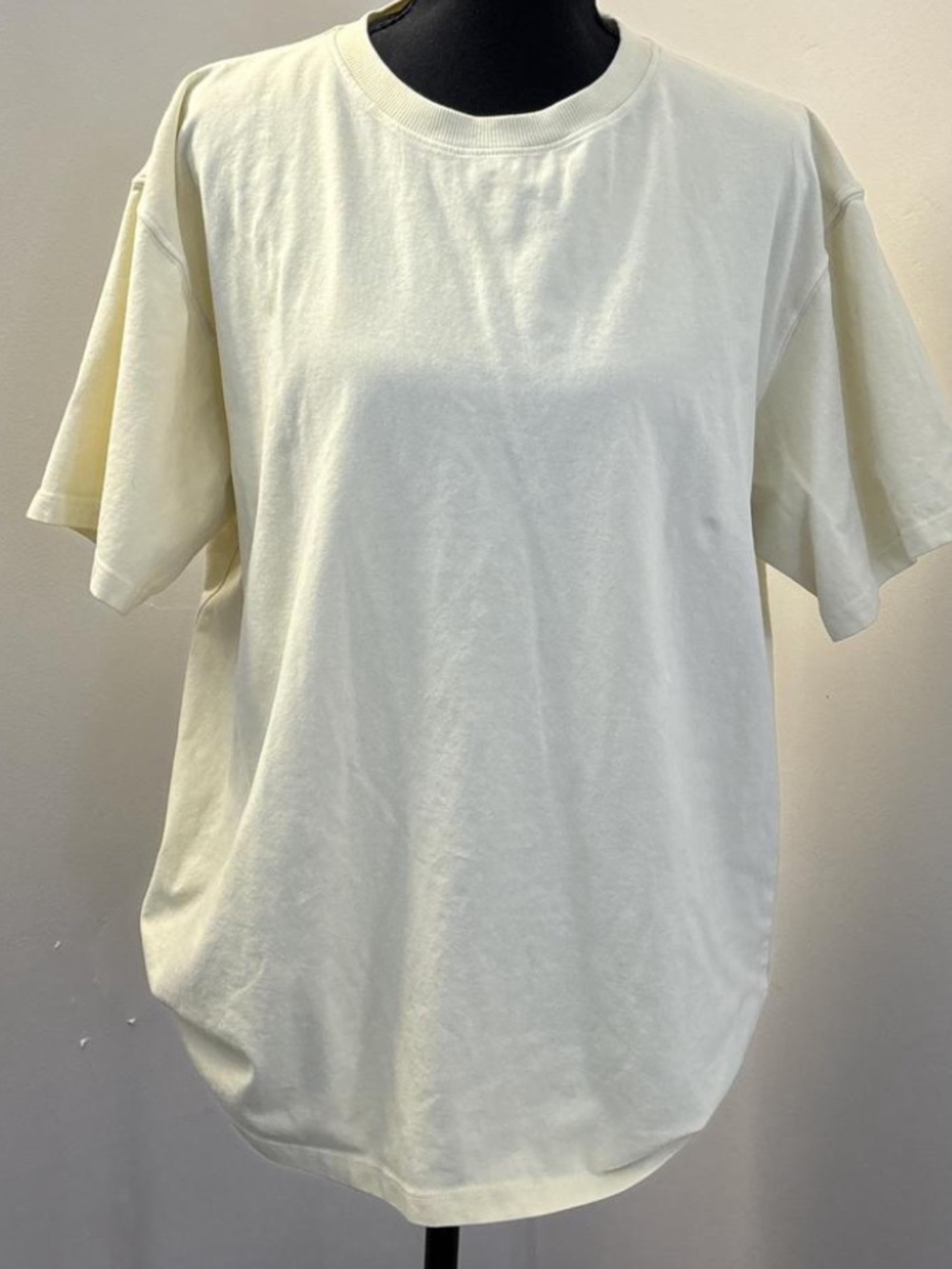 Lonely Ghost basic Shortsleeve Tshirt w embroidered ghost size large
